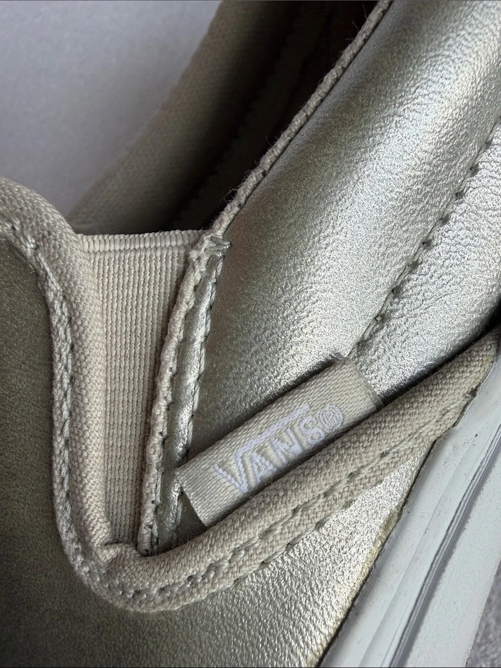 VANS Classic Slip-On Sneakers Metallic Gold Women’s 6.5 / Men’s 5